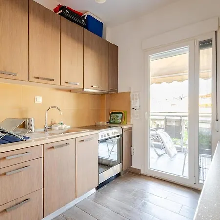 Family By The Sea Apartment