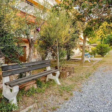 Family By The Sea Apartment Agia Triada (Thessaloniki)